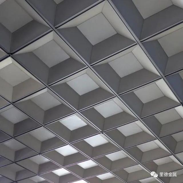 「裝修材料」金屬吊頂，為何讓設計師們愛不釋手？